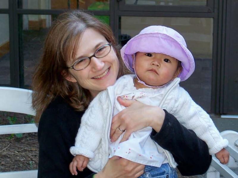 Jennifer Sartori holding her baby baby daughter