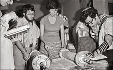 Arlene Agus reading Torah at the baby naming of Sara Meirowitz, May 30, 1977. Photograph by Bill Aron. Courtesy of Bill Aron.
