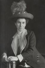 Josephine Levy-Rathenau, dressed in a hat and coat, leaning against an armrest
