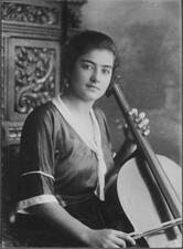 Frieda Belinfante with her cello