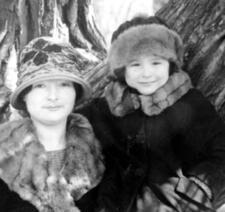 Gertrude Elion and her Mother, Bertha Elion, circa 1921