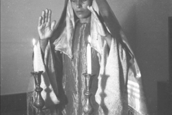 Yemenite ballerina Rachel Nadav lighting Shabbat candles, 1945. Photo by Zoltan Kruger via Israel State Archives.