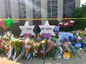 Memorial outside Tree of Life Synagogue