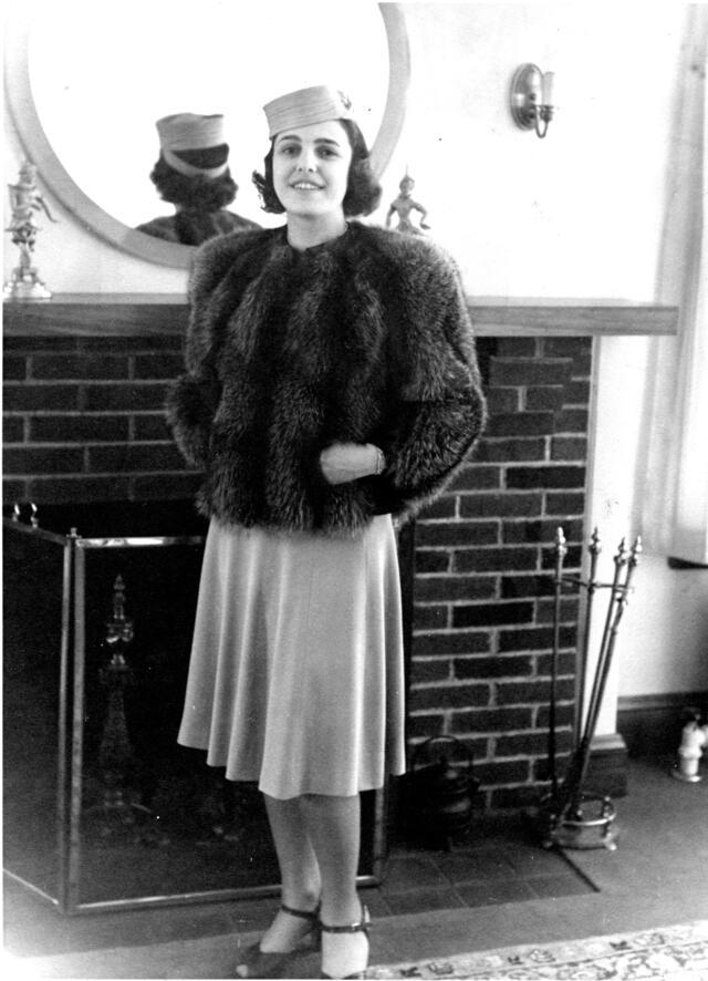 Edna Barrabee Grace as a Young Woman