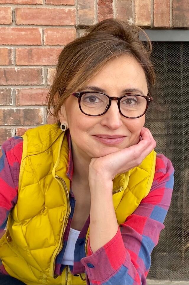 Roya Hakakian Headshot
